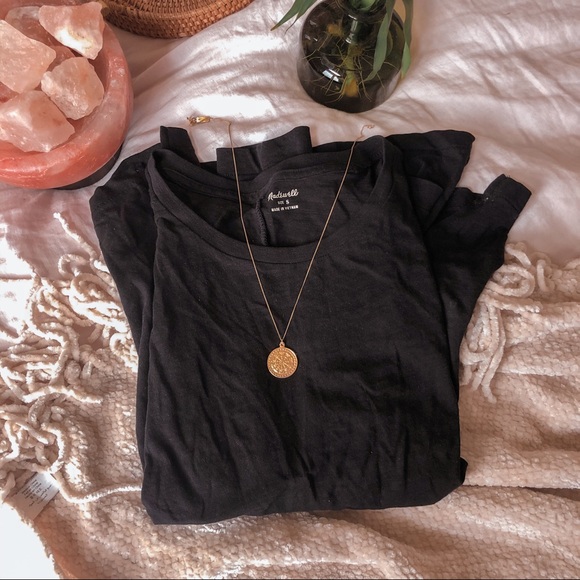 Don’t buy yet! 🤓😬still unpacking after the move /madewell whisper long sleeve - Picture 4 of 5